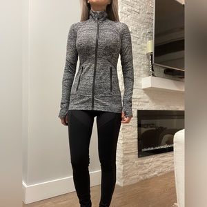 WOMENS LULULEMON JACKET SIZE 4
